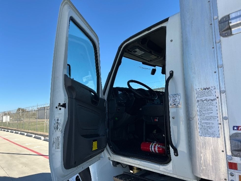 Medium Duty Box Truck-Light and Medium Duty Trucks-International-2022-MV607-Houston-TX-82,336\n\t\tmiles-$ 75,750 - Image 16