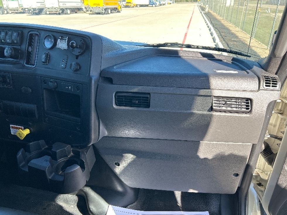 Medium Duty Box Truck-Light and Medium Duty Trucks-International-2022-MV607-Houston-TX-82,336\n\t\tmiles-$ 75,750 - Image 21