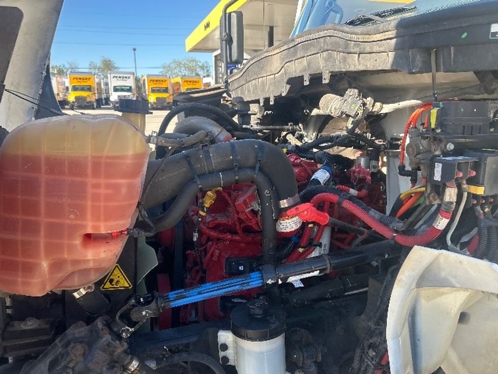 Medium Duty Box Truck-Light and Medium Duty Trucks-International-2022-MV607-Houston-TX-91,704\n\t\tmiles-$ 66,500 - Image 24