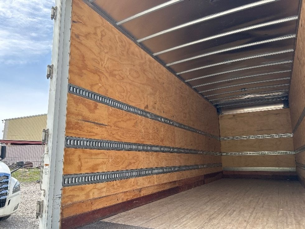 Medium Duty Box Truck-Light and Medium Duty Trucks-International-2022-MV607-Hueytown-AL-356,868\n\t\tmiles-$ 38,000 - Image 11