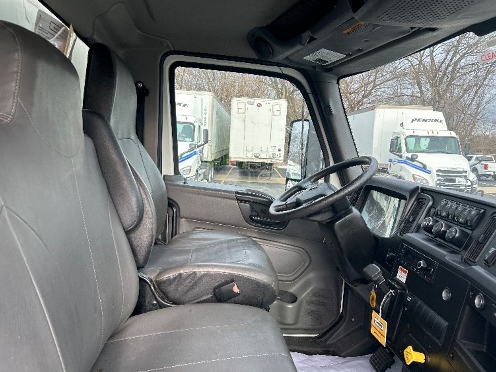 Medium Duty Box Truck-Light and Medium Duty Trucks-International-2022-MV607-Indianapolis-IN-189,250\n\t\tmiles-$ 58,000 - Image 22