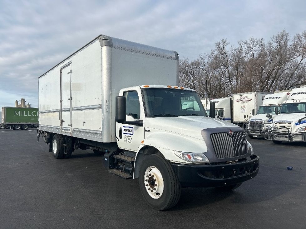 Medium Duty Box Truck-Light and Medium Duty Trucks-International-2022-MV607-Indianapolis-IN-190,801\n\t\tmiles-$ 52,750 - Image 1