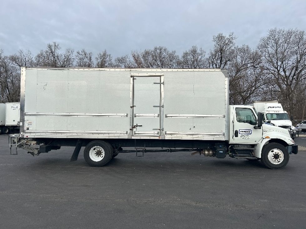 Medium Duty Box Truck-Light and Medium Duty Trucks-International-2022-MV607-Indianapolis-IN-190,801\n\t\tmiles-$ 52,750 - Image 15