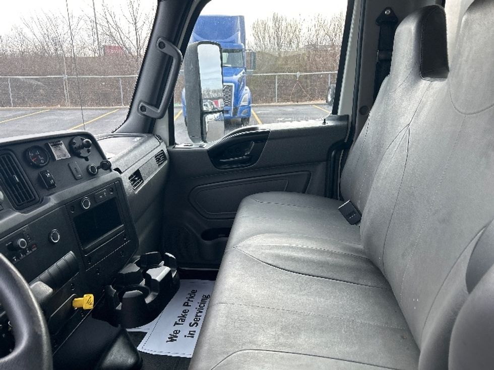 Medium Duty Box Truck-Light and Medium Duty Trucks-International-2022-MV607-Indianapolis-IN-190,801\n\t\tmiles-$ 52,750 - Image 18