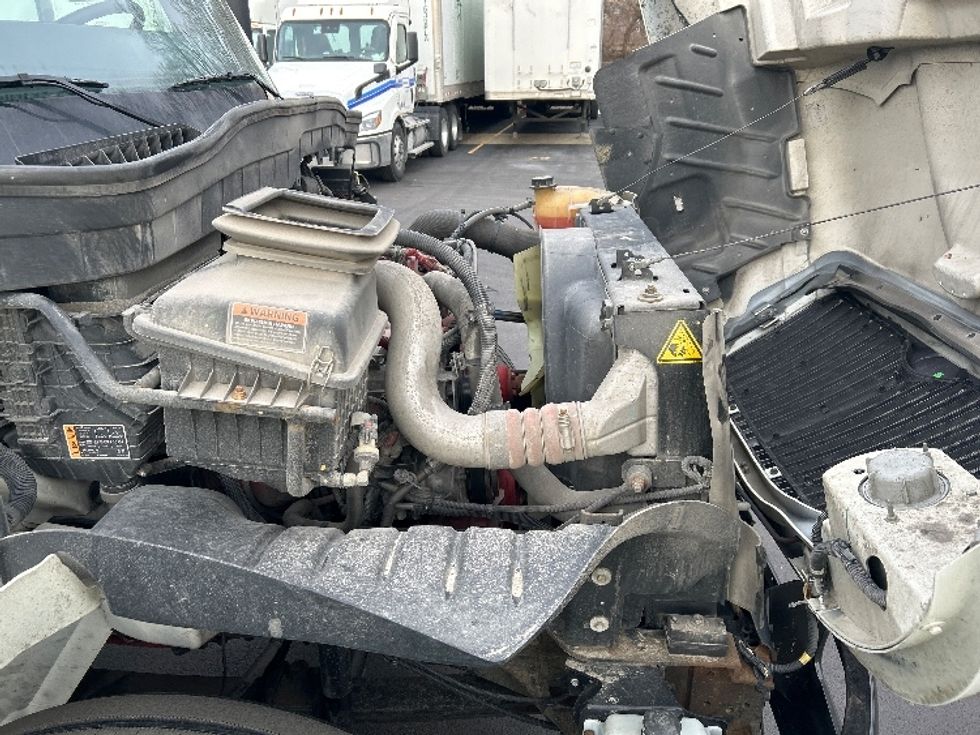 Medium Duty Box Truck-Light and Medium Duty Trucks-International-2022-MV607-Indianapolis-IN-190,801\n\t\tmiles-$ 52,750 - Image 22