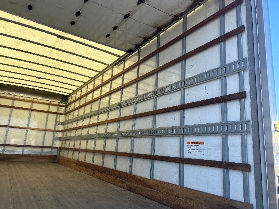 Medium Duty Box Truck-Light and Medium Duty Trucks-International-2022-MV607-Indianapolis-IN-204,932\n\t\tmiles-$ 53,000 - Image 12
