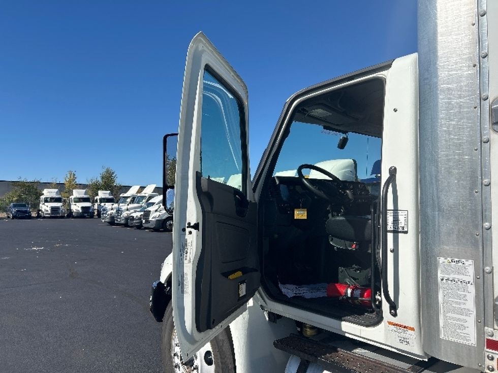 Medium Duty Box Truck-Light and Medium Duty Trucks-International-2022-MV607-Indianapolis-IN-204,932\n\t\tmiles-$ 53,000 - Image 16