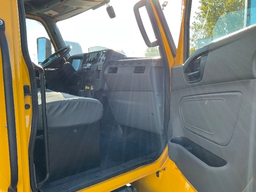 Medium Duty Box Truck-Light and Medium Duty Trucks-International-2022-MV607-Indianapolis-IN-207,661\n\t\tmiles-$ 51,500 - Image 20