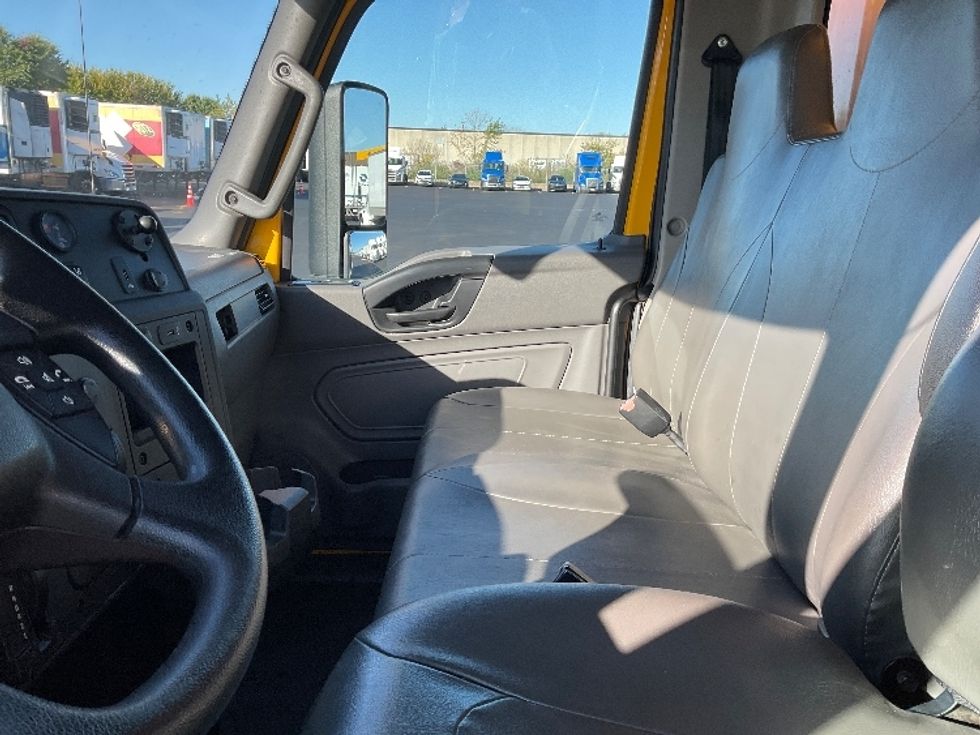 Medium Duty Box Truck-Light and Medium Duty Trucks-International-2022-MV607-Indianapolis-IN-207,661\n\t\tmiles-$ 51,500 - Image 19