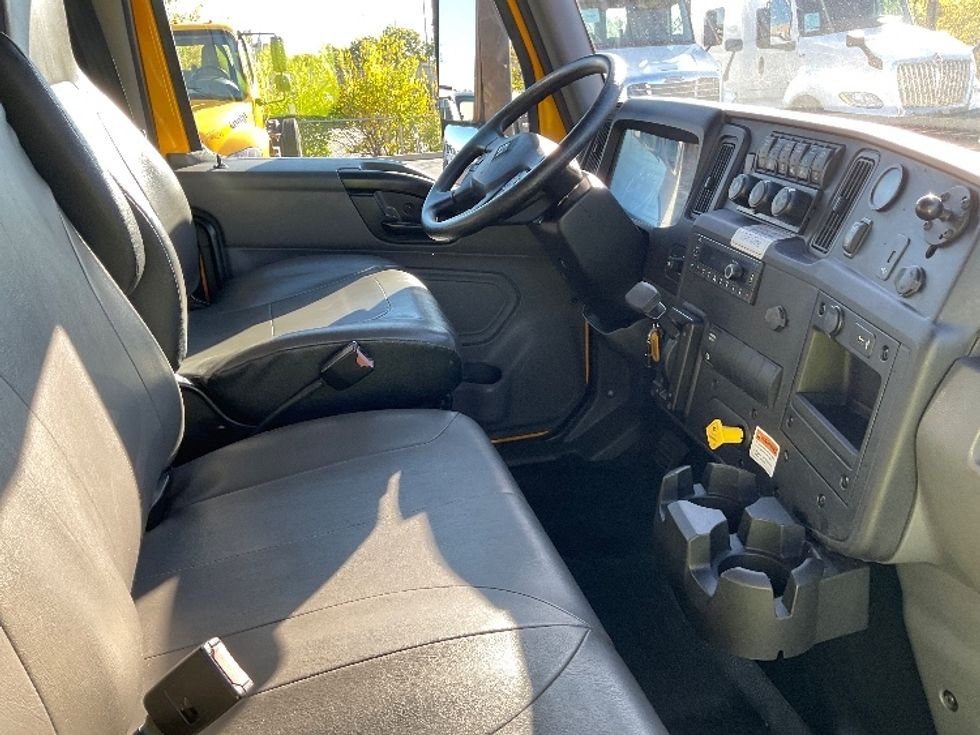Medium Duty Box Truck-Light and Medium Duty Trucks-International-2022-MV607-Indianapolis-IN-207,661\n\t\tmiles-$ 51,500 - Image 22