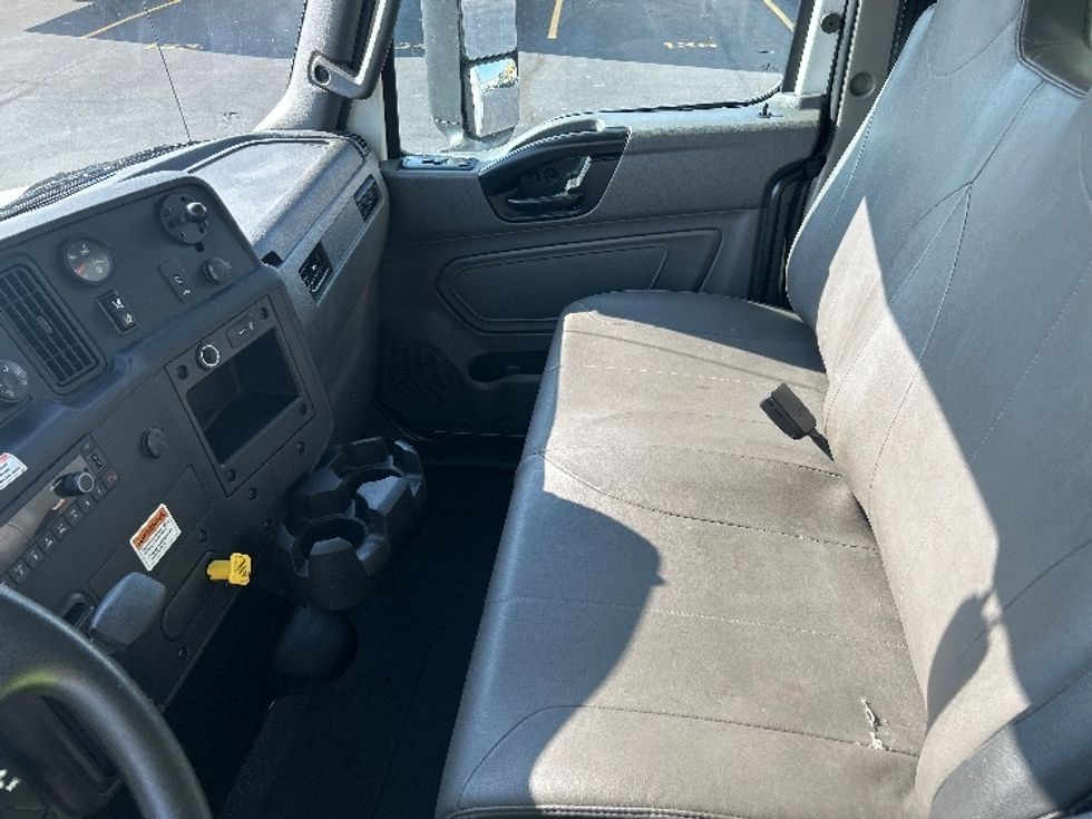 Medium Duty Box Truck-Light and Medium Duty Trucks-International-2022-MV607-Indianapolis-IN-235,502\n\t\tmiles-$ 42,000 - Image 18