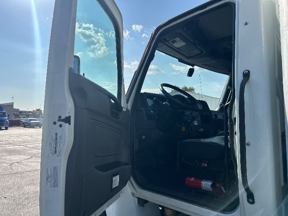 Medium Duty Box Truck-Light and Medium Duty Trucks-International-2022-MV607-Indianapolis-IN-235,502\n\t\tmiles-$ 42,000 - Image 16