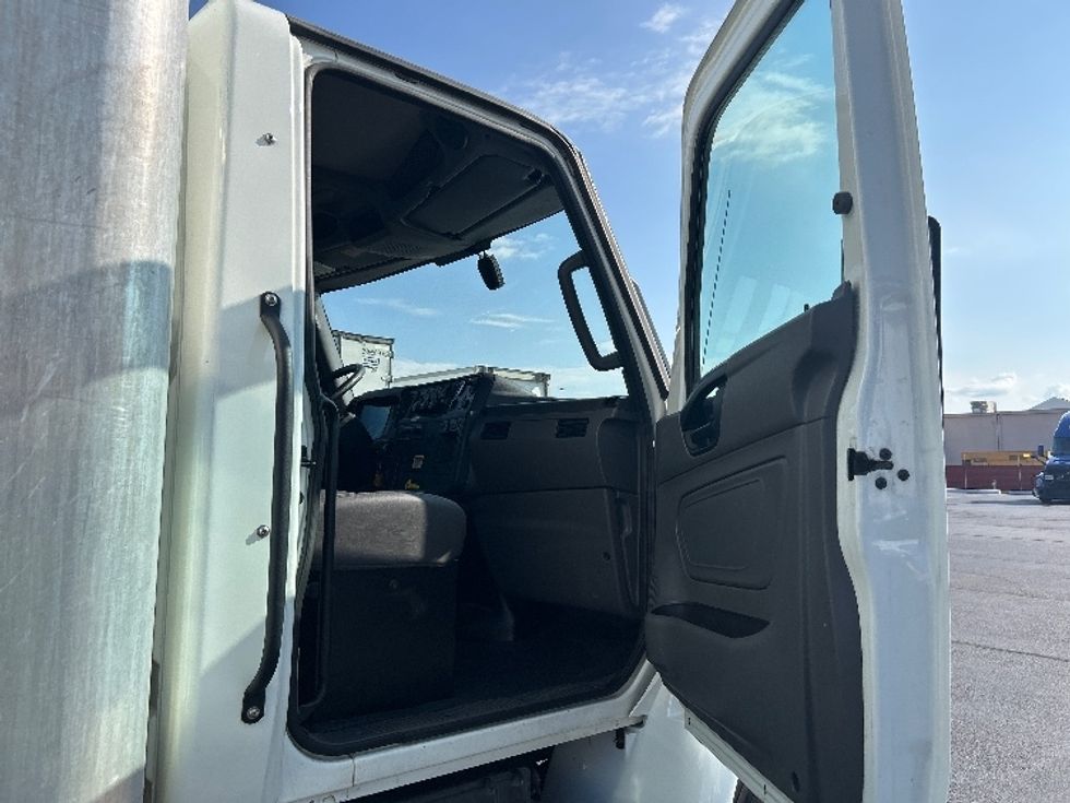 Medium Duty Box Truck-Light and Medium Duty Trucks-International-2022-MV607-Indianapolis-IN-235,502\n\t\tmiles-$ 42,000 - Image 19
