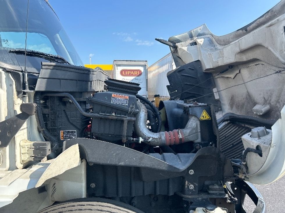 Medium Duty Box Truck-Light and Medium Duty Trucks-International-2022-MV607-Indianapolis-IN-235,502\n\t\tmiles-$ 42,000 - Image 22