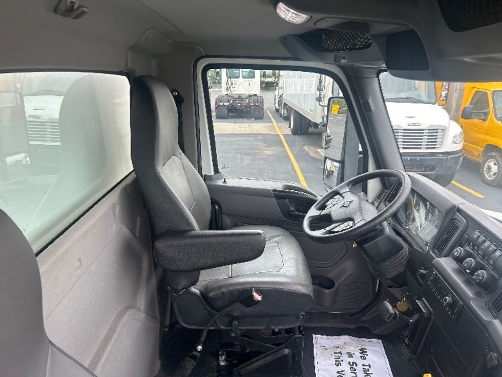 Medium Duty Box Truck-Light and Medium Duty Trucks-International-2022-MV607-Indianapolis-IN-23,777\n\t\tmiles-$ 78,750 - Image 22
