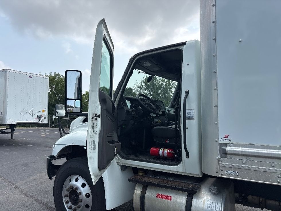Medium Duty Box Truck-Light and Medium Duty Trucks-International-2022-MV607-Indianapolis-IN-249,900\n\t\tmiles-$ 51,750 - Image 16