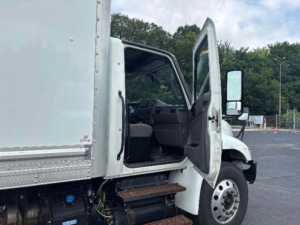 Medium Duty Box Truck-Light and Medium Duty Trucks-International-2022-MV607-Indianapolis-IN-249,900\n\t\tmiles-$ 51,750 - Image 20