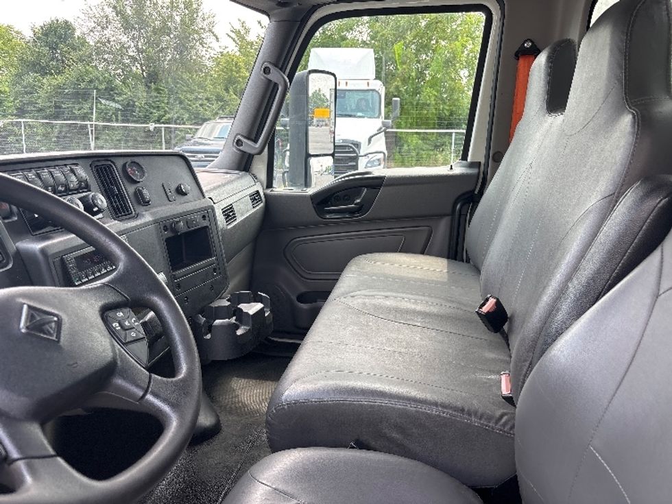 Medium Duty Box Truck-Light and Medium Duty Trucks-International-2022-MV607-Indianapolis-IN-249,900\n\t\tmiles-$ 51,750 - Image 19