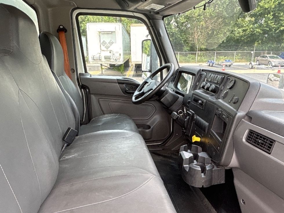 Medium Duty Box Truck-Light and Medium Duty Trucks-International-2022-MV607-Indianapolis-IN-249,900\n\t\tmiles-$ 51,750 - Image 22