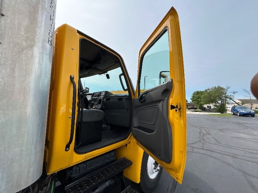 Medium Duty Box Truck-Light and Medium Duty Trucks-International-2022-MV607-Indianapolis-IN-262,961\n\t\tmiles-$ 44,000 - Image 20