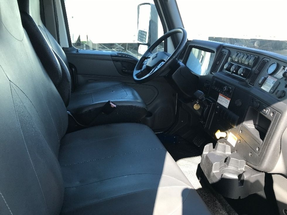 Medium Duty Box Truck-Light and Medium Duty Trucks-International-2022-MV607-Indianapolis-IN-94,533\n\t\tmiles-$ 76,250 - Image 21