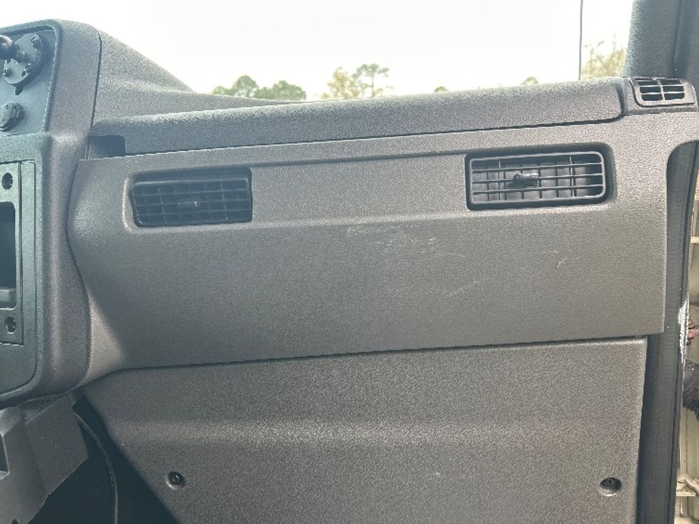 Medium Duty Box Truck-Light and Medium Duty Trucks-International-2022-MV607-Jackson-MS-129,336\n\t\tmiles-$ 70,000 - Image 21