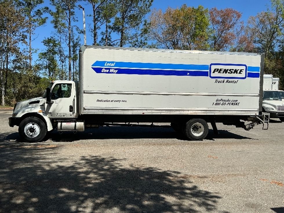 Medium Duty Box Truck-Light and Medium Duty Trucks-International-2022-MV607-Jacksonville-FL-126,510\n\t\tmiles-$ 70,500 - Image 4