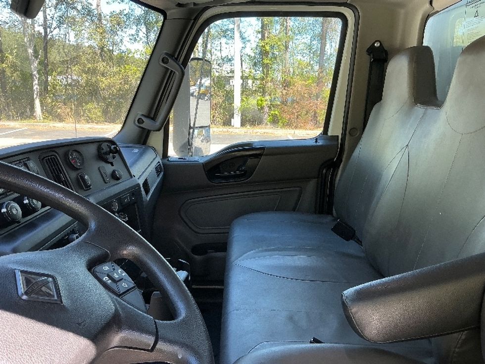 Medium Duty Box Truck-Light and Medium Duty Trucks-International-2022-MV607-Jacksonville-FL-126,510\n\t\tmiles-$ 70,500 - Image 19