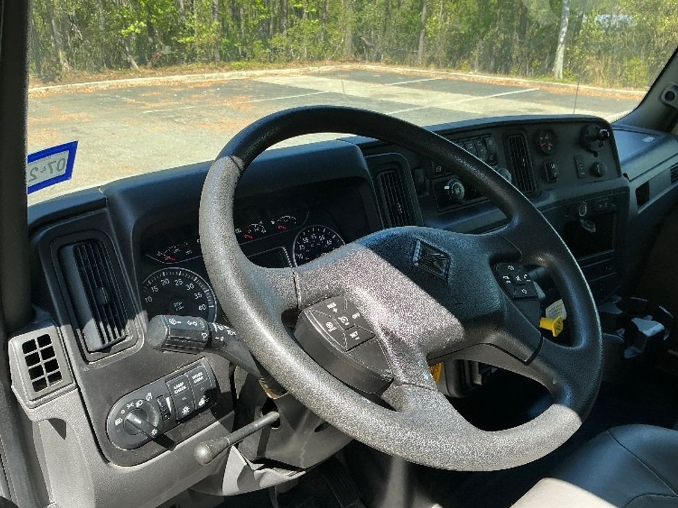 Medium Duty Box Truck-Light and Medium Duty Trucks-International-2022-MV607-Jacksonville-FL-126,510\n\t\tmiles-$ 70,500 - Image 17