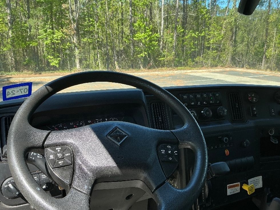 Medium Duty Box Truck-Light and Medium Duty Trucks-International-2022-MV607-Jacksonville-FL-126,510\n\t\tmiles-$ 70,500 - Image 18