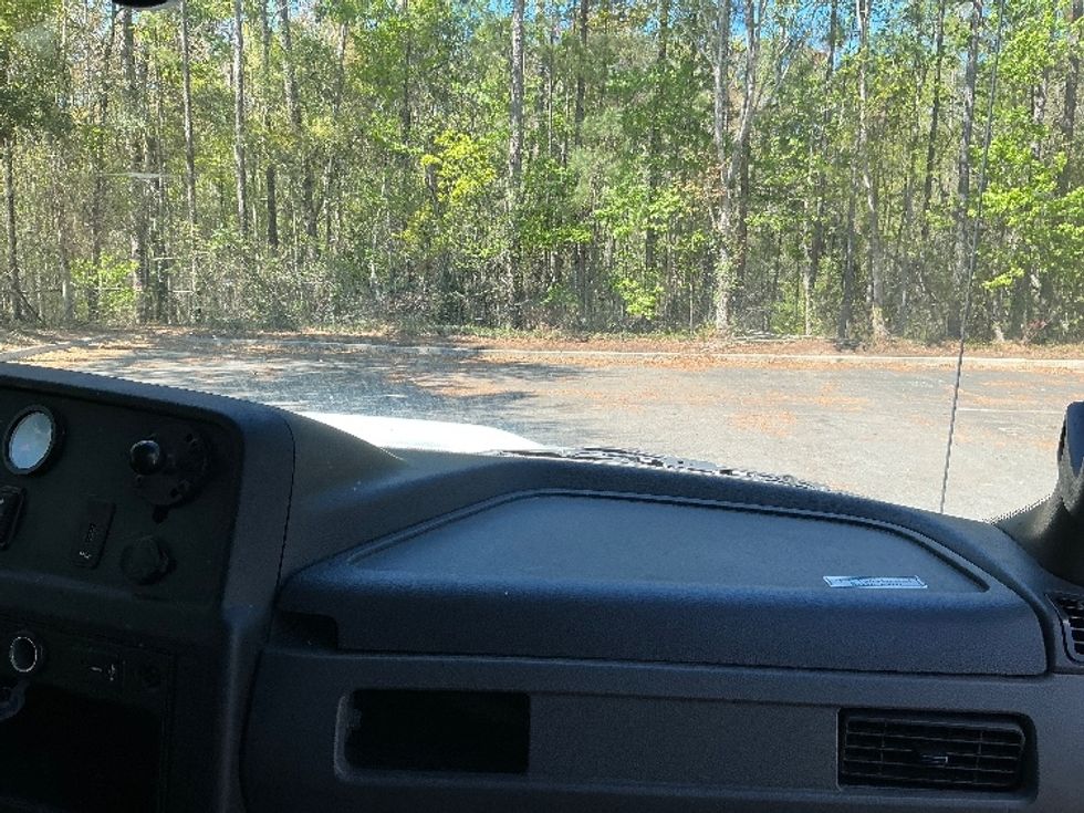 Medium Duty Box Truck-Light and Medium Duty Trucks-International-2022-MV607-Jacksonville-FL-126,510\n\t\tmiles-$ 70,500 - Image 21