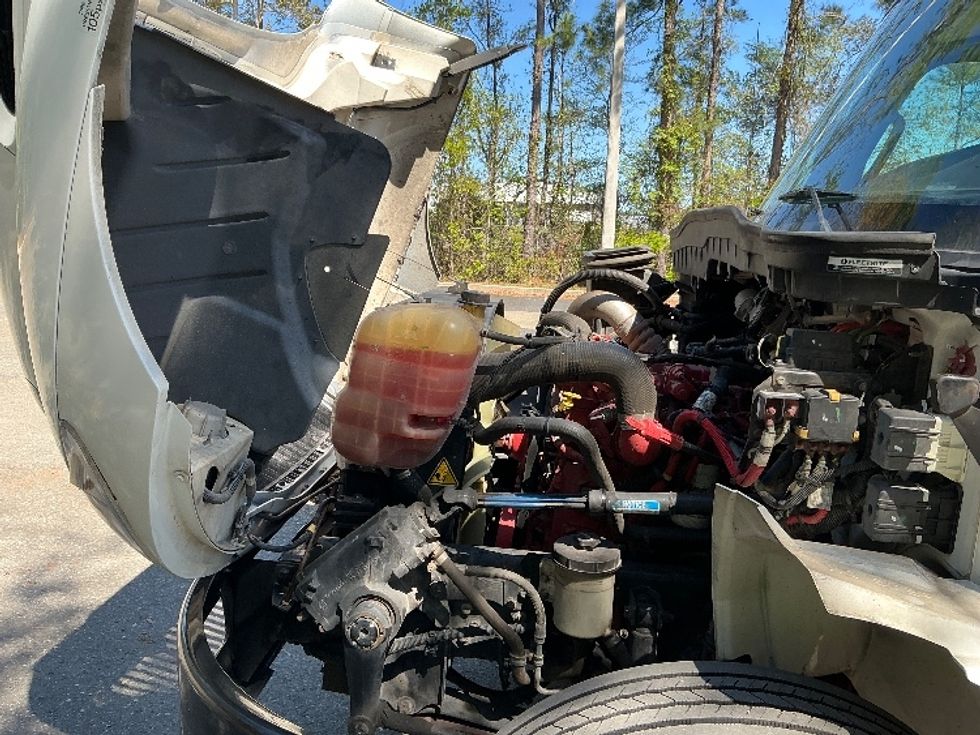 Medium Duty Box Truck-Light and Medium Duty Trucks-International-2022-MV607-Jacksonville-FL-126,510\n\t\tmiles-$ 70,500 - Image 24