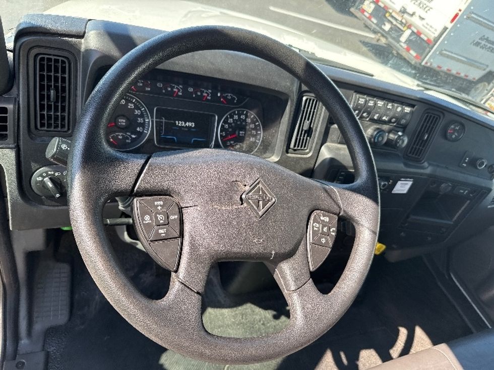Medium Duty Box Truck-Light and Medium Duty Trucks-International-2022-MV607-Jessup-MD-123,491\n\t\tmiles-$ 69,000 - Image 13