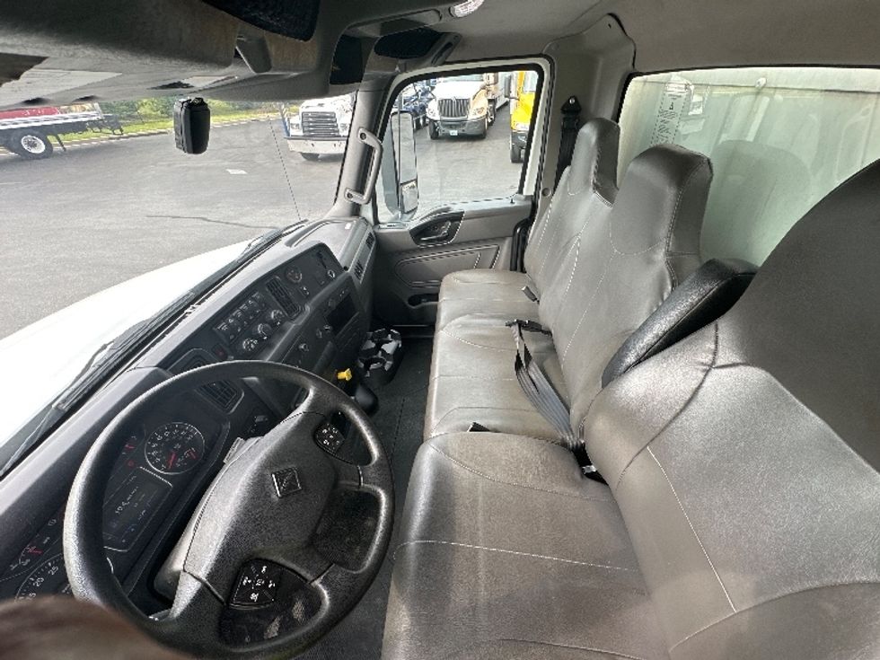 Medium Duty Box Truck-Light and Medium Duty Trucks-International-2022-MV607-Jessup-MD-220,595\n\t\tmiles-$ 44,000 - Image 19