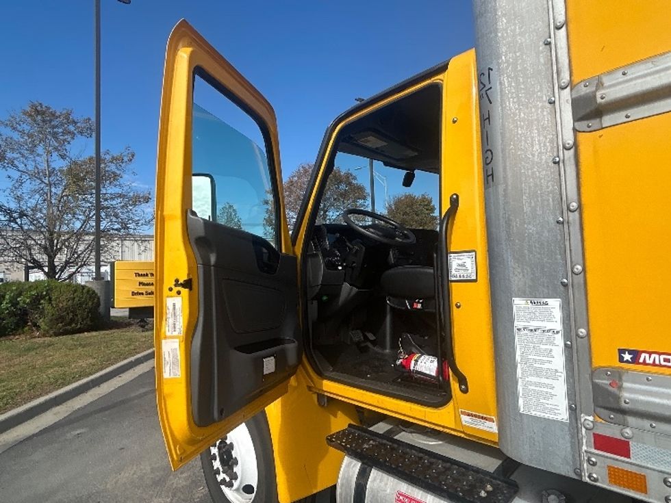 Medium Duty Box Truck-Light and Medium Duty Trucks-International-2022-MV607-Kansas City-MO-219,991\n\t\tmiles-$ 41,000 - Image 16