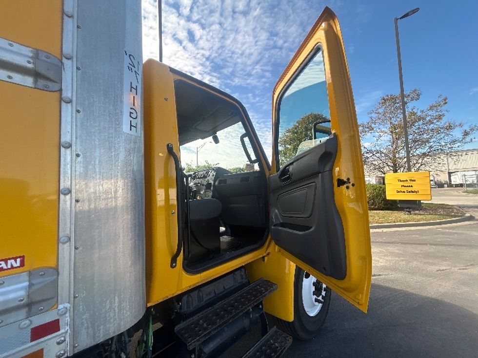 Medium Duty Box Truck-Light and Medium Duty Trucks-International-2022-MV607-Kansas City-MO-219,991\n\t\tmiles-$ 41,000 - Image 20
