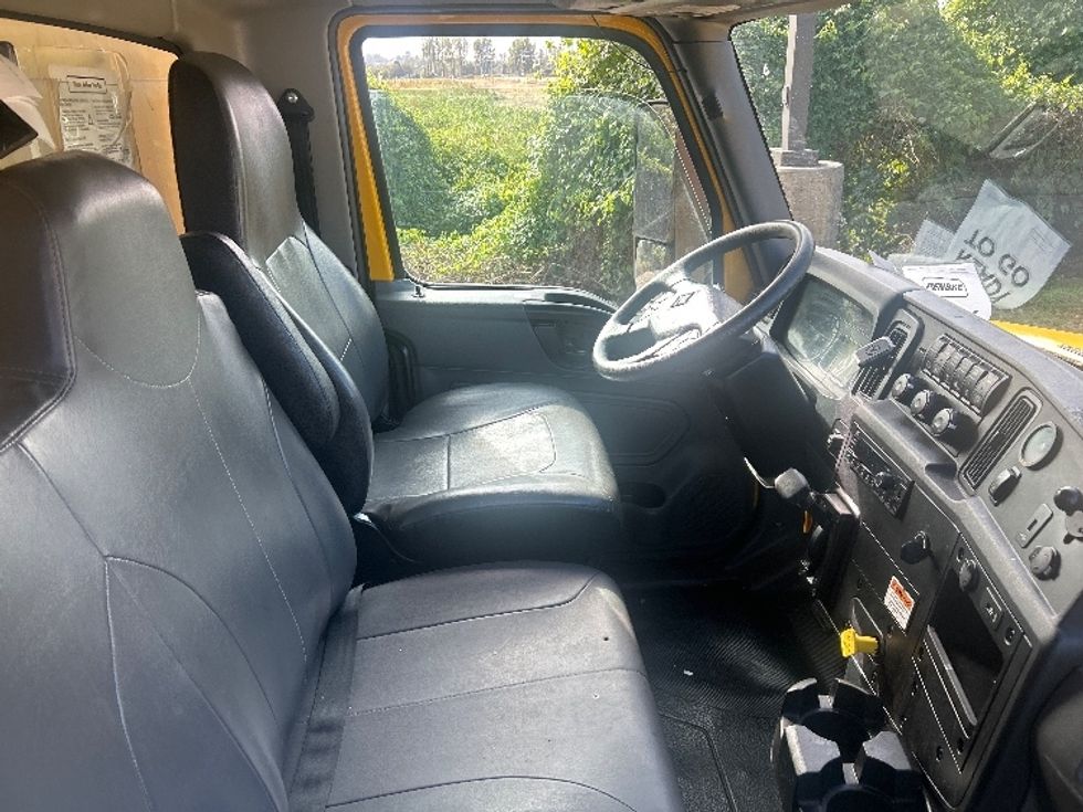 Medium Duty Box Truck-Light and Medium Duty Trucks-International-2022-MV607-Kansas City-MO-219,991\n\t\tmiles-$ 41,000 - Image 22