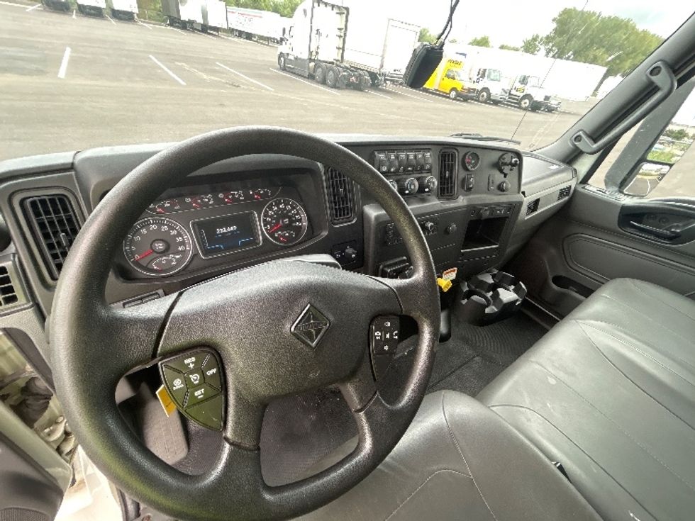 Medium Duty Box Truck-Light and Medium Duty Trucks-International-2022-MV607-Kansas City-MO-232,653\n\t\tmiles-$ 44,250 - Image 17
