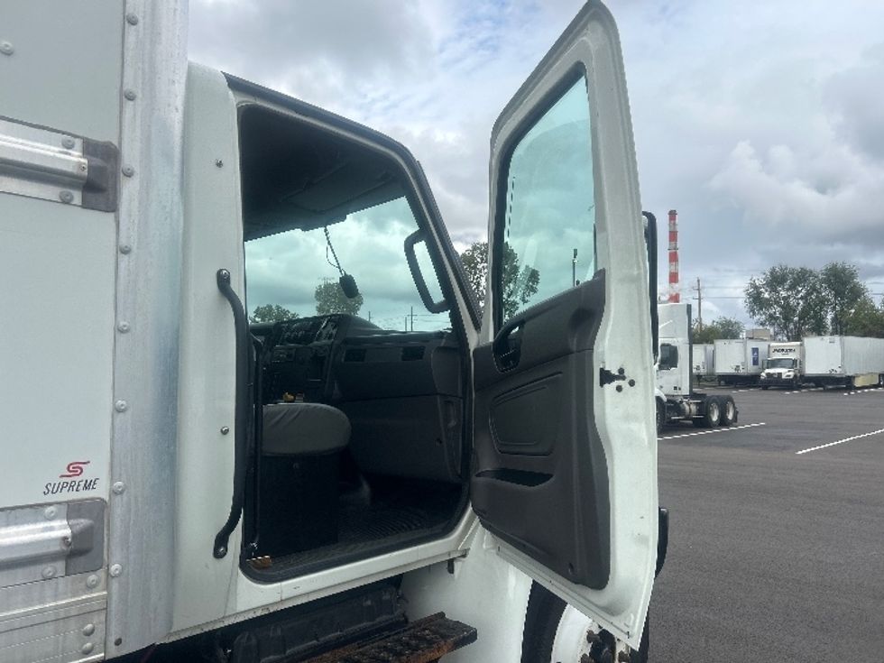 Medium Duty Box Truck-Light and Medium Duty Trucks-International-2022-MV607-Kansas City-MO-232,653\n\t\tmiles-$ 44,250 - Image 20