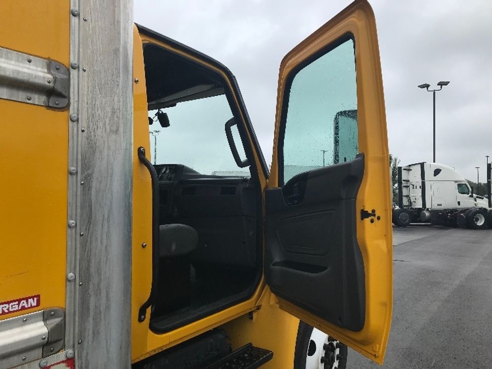 Medium Duty Box Truck-Light and Medium Duty Trucks-International-2022-MV607-Kansas City-MO-238,156\n\t\tmiles-$ 37,750 - Image 19