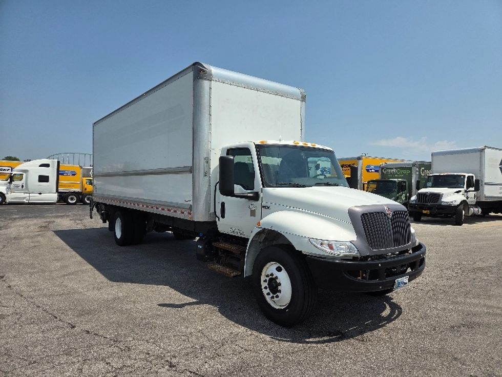 Medium Duty Box Truck-Light and Medium Duty Trucks-International-2022-MV607-Kansas City-MO-92,951\n\t\tmiles-$ 77,500 - Image 1