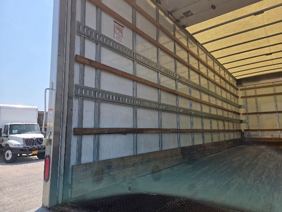 Medium Duty Box Truck-Light and Medium Duty Trucks-International-2022-MV607-Kansas City-MO-92,951\n\t\tmiles-$ 77,500 - Image 11
