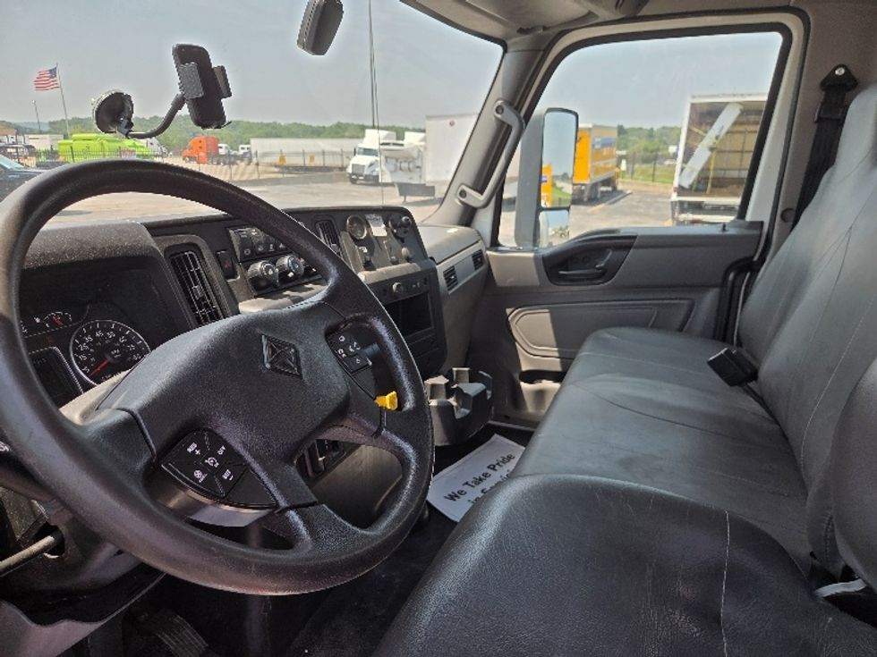 Medium Duty Box Truck-Light and Medium Duty Trucks-International-2022-MV607-Kansas City-MO-92,951\n\t\tmiles-$ 77,500 - Image 17