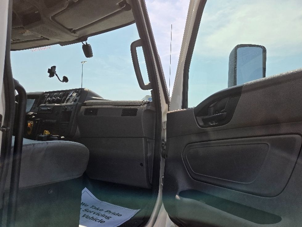 Medium Duty Box Truck-Light and Medium Duty Trucks-International-2022-MV607-Kansas City-MO-92,951\n\t\tmiles-$ 77,500 - Image 20