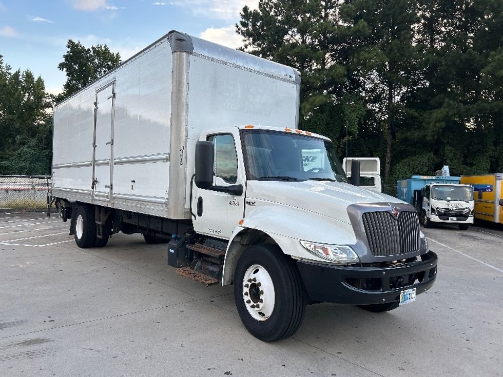Medium Duty Box Truck-Light and Medium Duty Trucks-International-2022-MV607-Kennesaw-GA-154,517\n\t\tmiles-$ 69,000 - Image 1