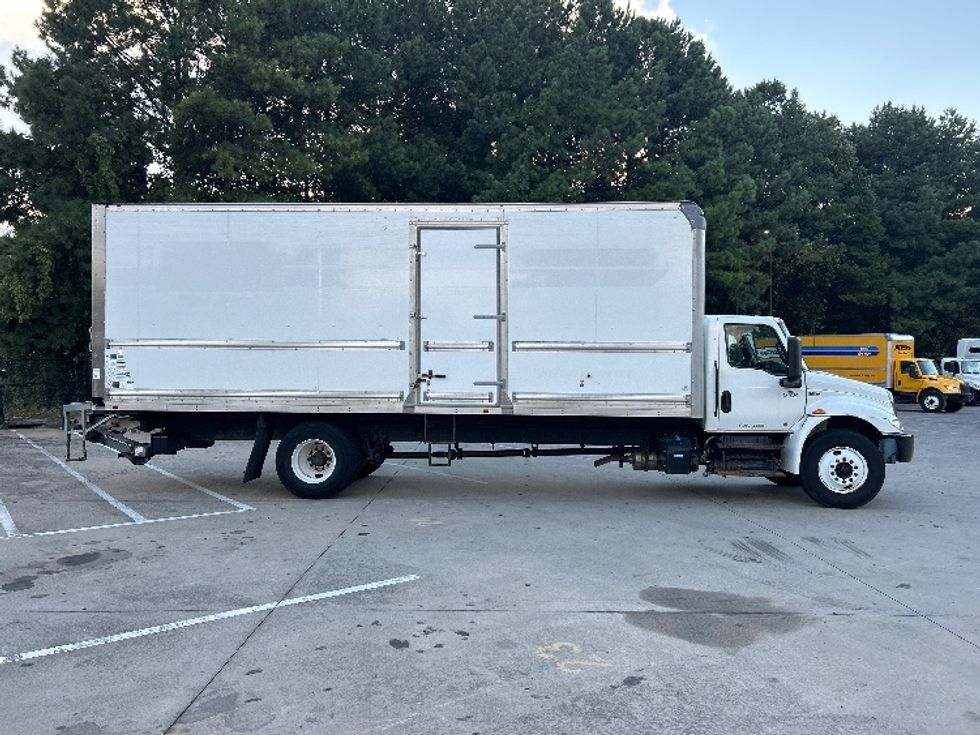 Medium Duty Box Truck-Light and Medium Duty Trucks-International-2022-MV607-Kennesaw-GA-154,517\n\t\tmiles-$ 69,000 - Image 15