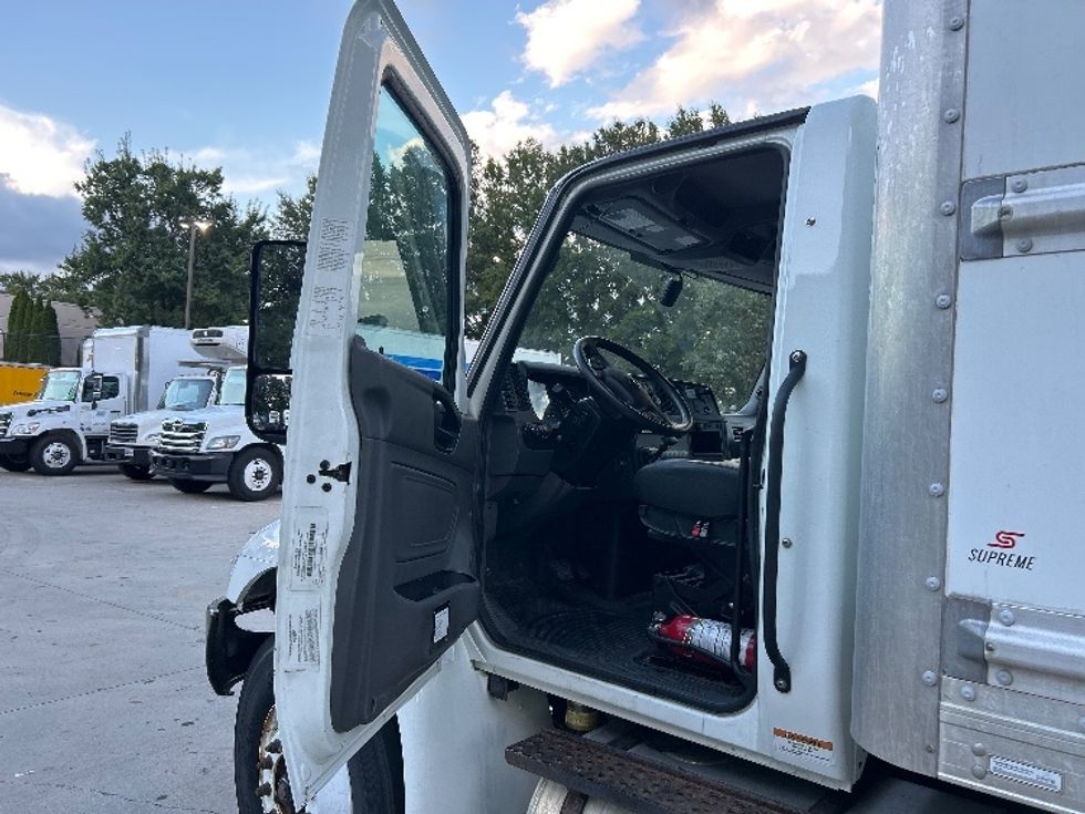 Medium Duty Box Truck-Light and Medium Duty Trucks-International-2022-MV607-Kennesaw-GA-154,517\n\t\tmiles-$ 69,000 - Image 16