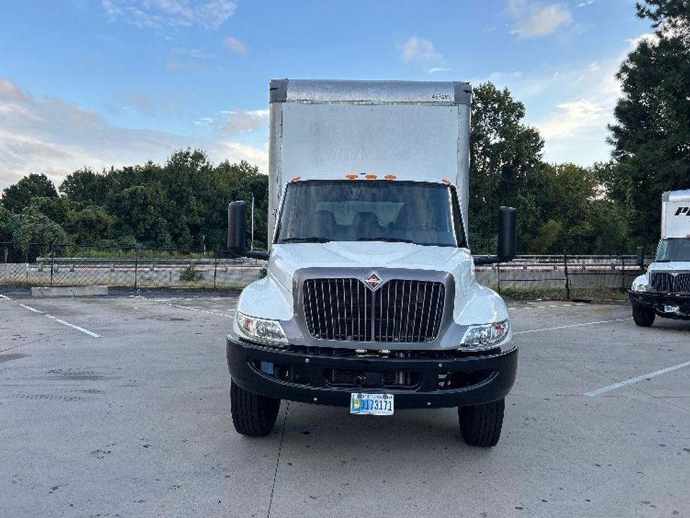 Medium Duty Box Truck-Light and Medium Duty Trucks-International-2022-MV607-Kennesaw-GA-154,517\n\t\tmiles-$ 69,000 - Image 2