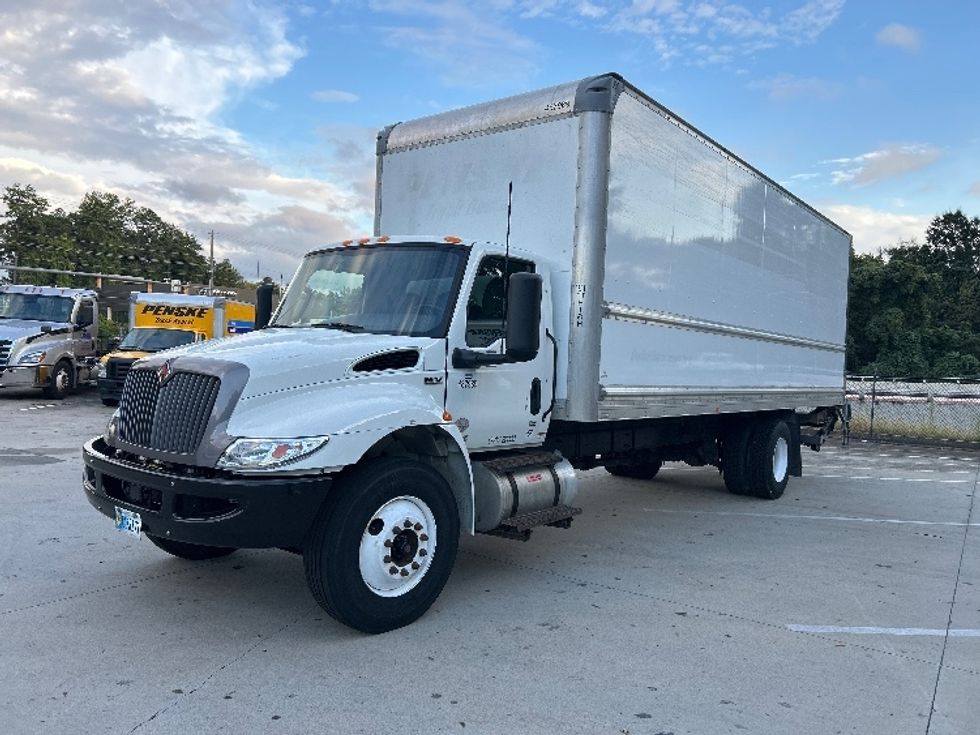 Medium Duty Box Truck-Light and Medium Duty Trucks-International-2022-MV607-Kennesaw-GA-154,517\n\t\tmiles-$ 69,000 - Image 3