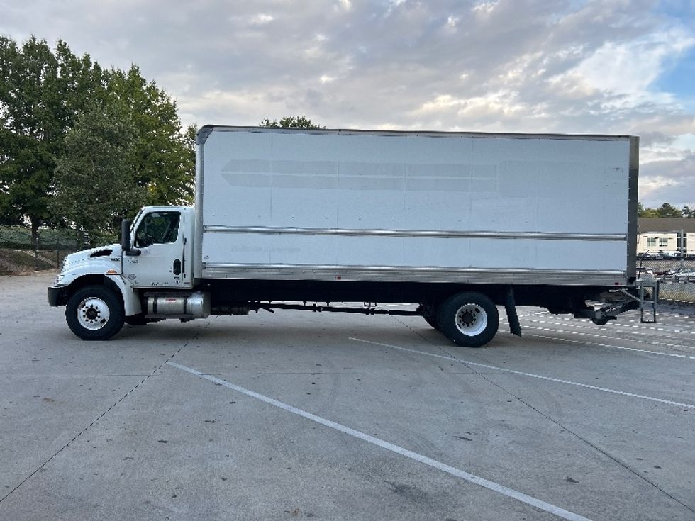 Medium Duty Box Truck-Light and Medium Duty Trucks-International-2022-MV607-Kennesaw-GA-154,517\n\t\tmiles-$ 69,000 - Image 4